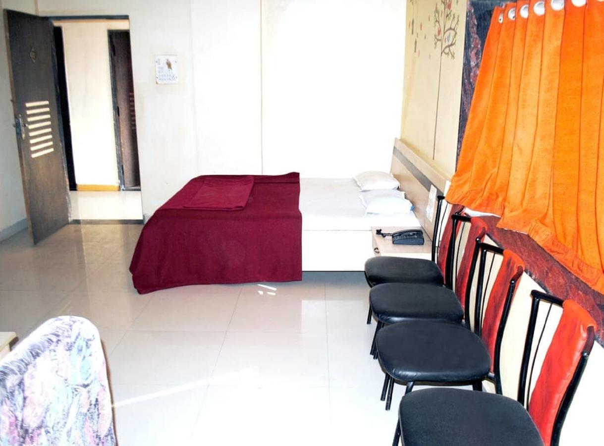 Hotel Kesari Nandan Lātūr Extérieur photo